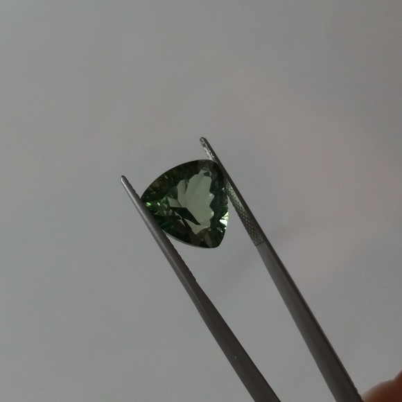 Three Emerald Envy Topaz Gemstones. - Picture 4 of 10